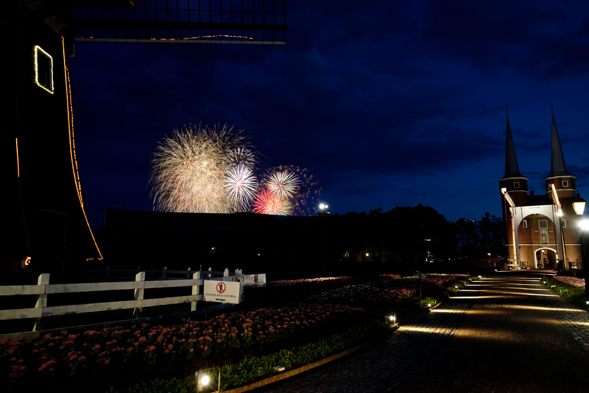 場内各所から楽しめる22000発の花火！ハウステンボス「九州一花火大会」