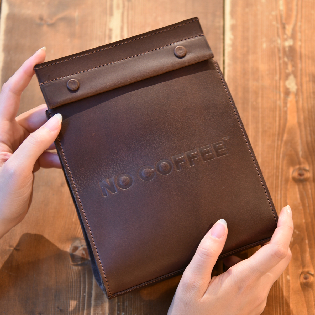 コーヒーカラーのレザーアイテム！genten「NO COFFEE」コラボグッズ