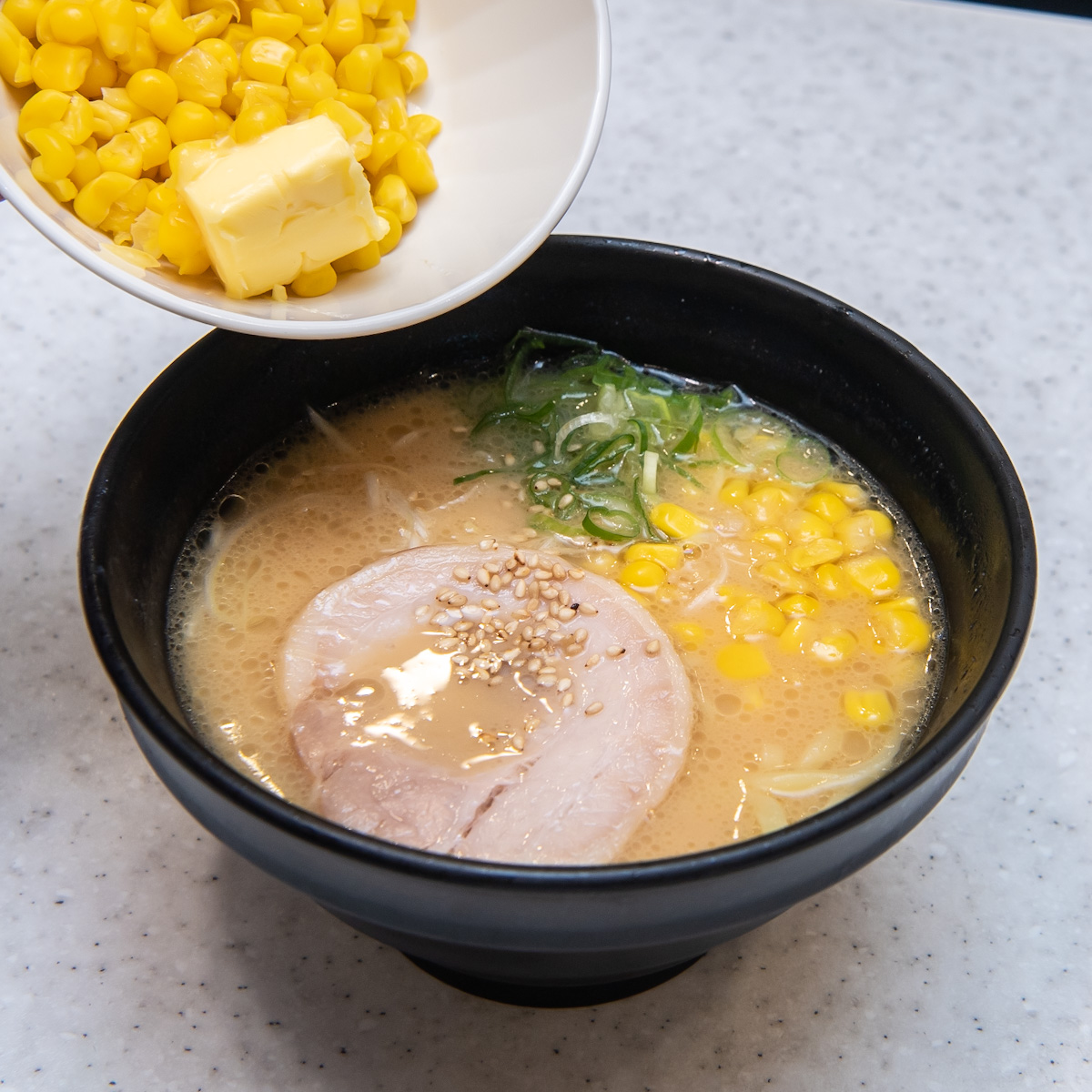 実食レポ】鶏白湯の濃厚な甘みとコク！かっぱ寿司「我流麺舞 飛燕」監修『札幌味噌ラーメン』