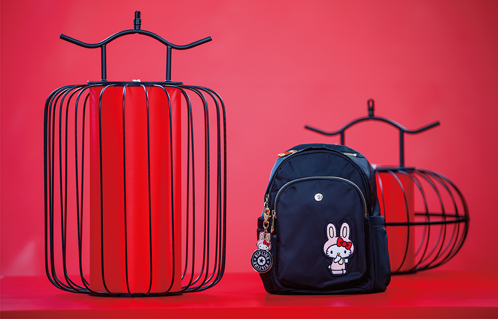 うさぎ年にぴったりのバッグやミニリュック！「Kipling ×ハローキティ