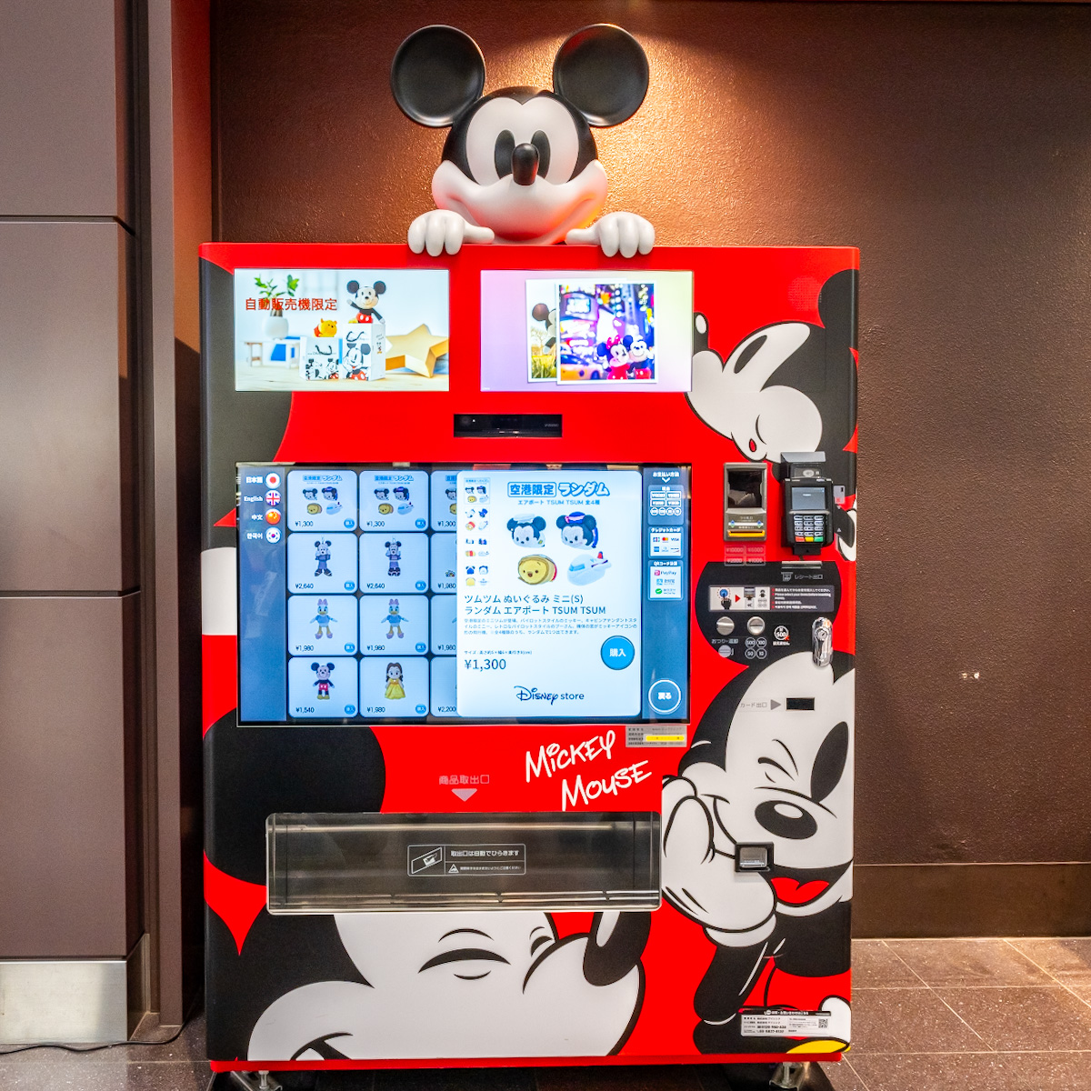 会場限定グッズや特別フォトスポットも！ディズニーストア「DISNEY