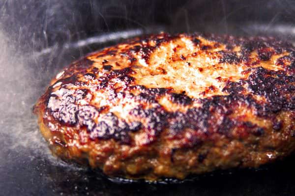 松阪牛100％のハンバーグステーキ(180g)
