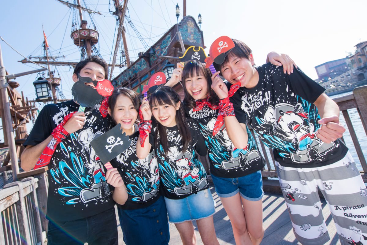 海賊気分で盛り上がろう 東京ディズニーシー ディズニー パイレーツ サマー スペシャルグッズ お土産 Dtimes