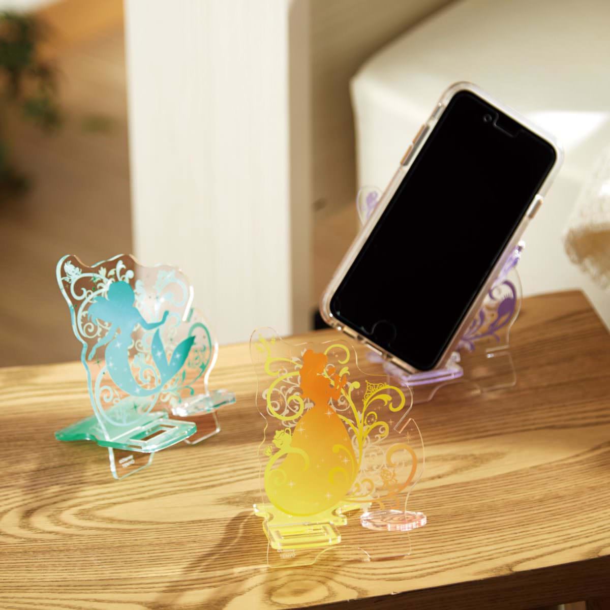 プリンセスのアクリルスマホスタンド