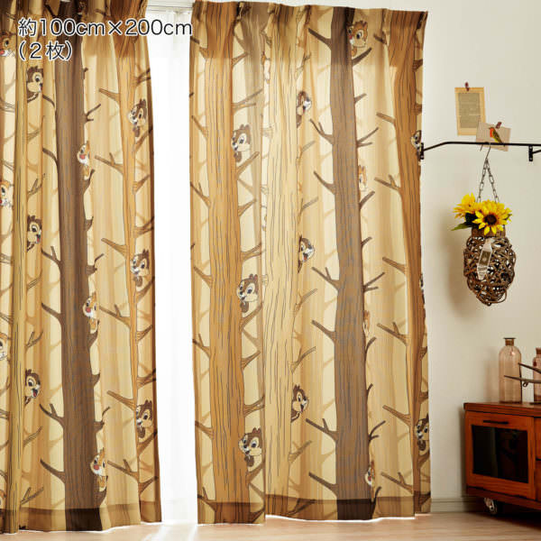 木立柄のカーテン