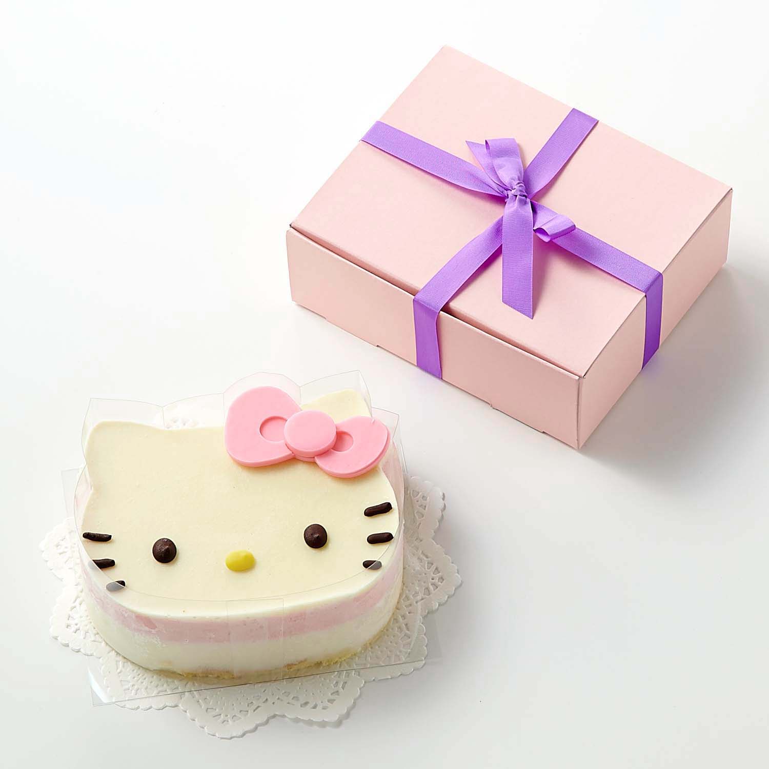 お誕生日にもぴったりなキティのフェイス型ケーキ 菓子工房コイズミ フランボアハローキティケーキ Dtimes