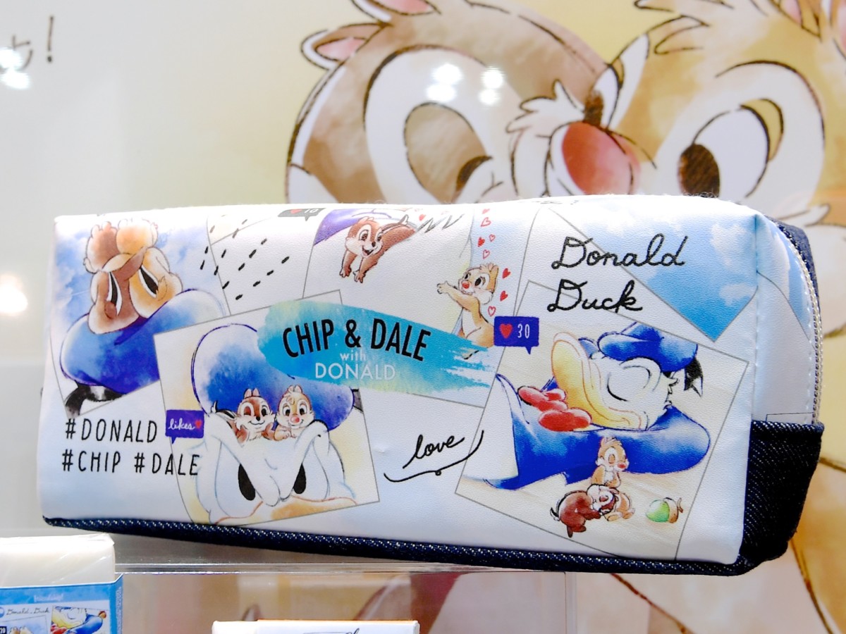 Snsを楽しむドナルドたちが可愛い カミオジャパン ディズニーデザイン ドナルド チップ デール トータルステーショナリーシリーズ Dtimes