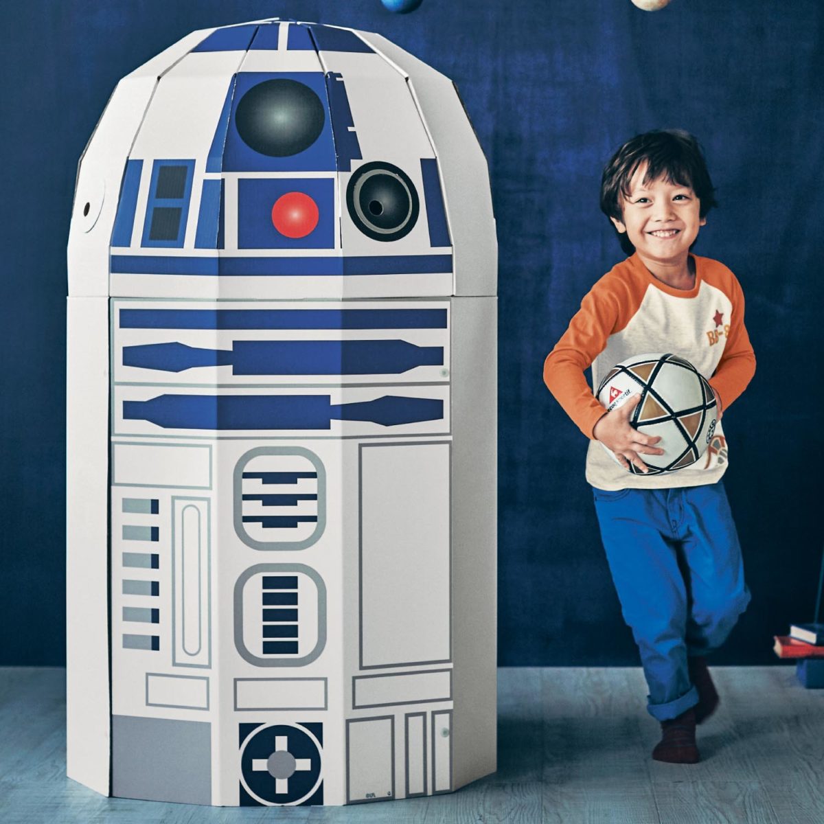Ｒ２－Ｄ２型の段ボール秘密基地ハウス