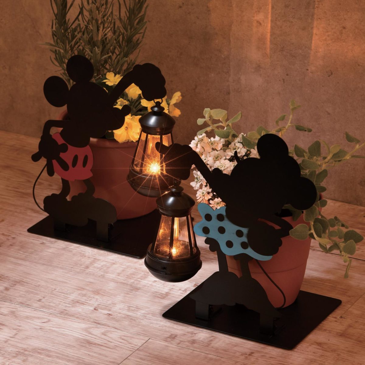 シルエットのソーラーライト
