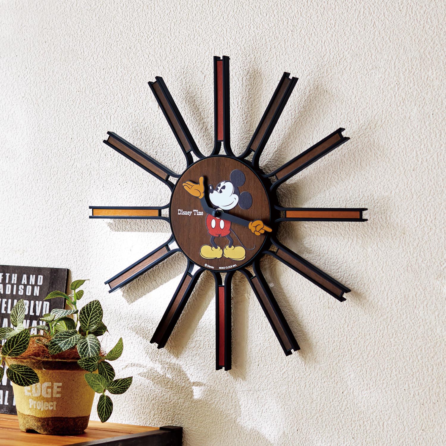 お部屋をオシャレにセンスアップ セイコークロック ディズニーデザイン デザイン壁掛け時計 木目調壁掛け時計 Dtimes