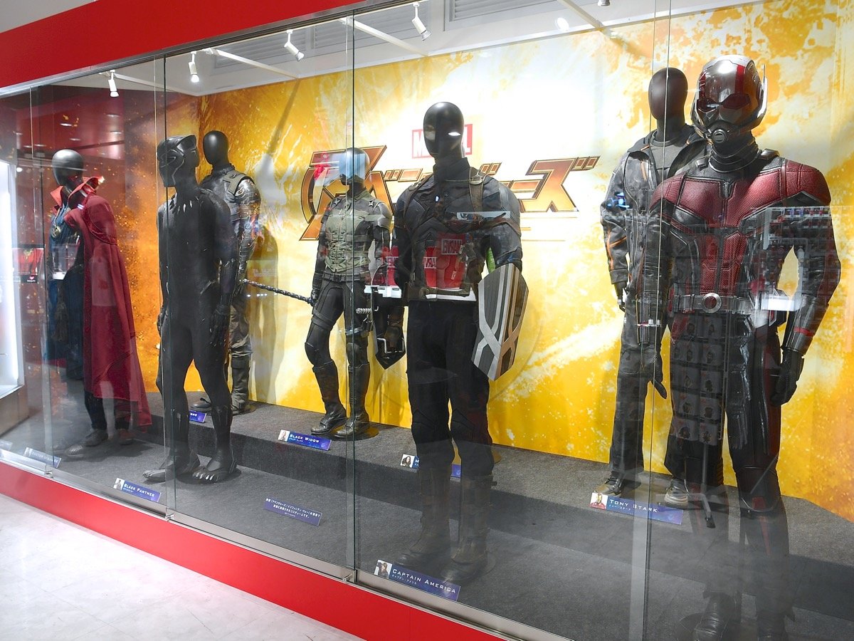 アベンジャーズ エクスクルーシブ・ストア by ホットトイズ 衣装展示