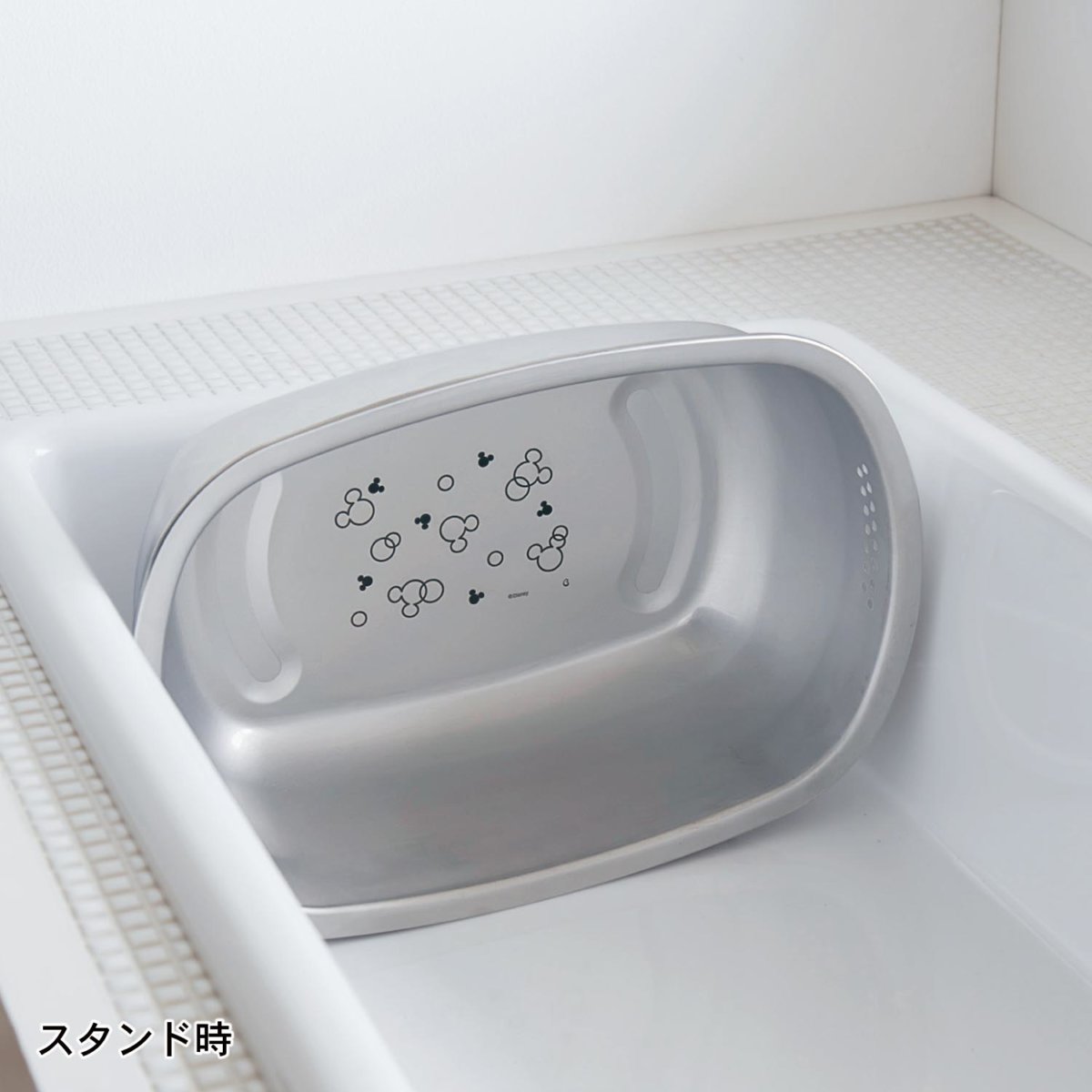 立たせて水が切れる洗い桶　立てかけ
