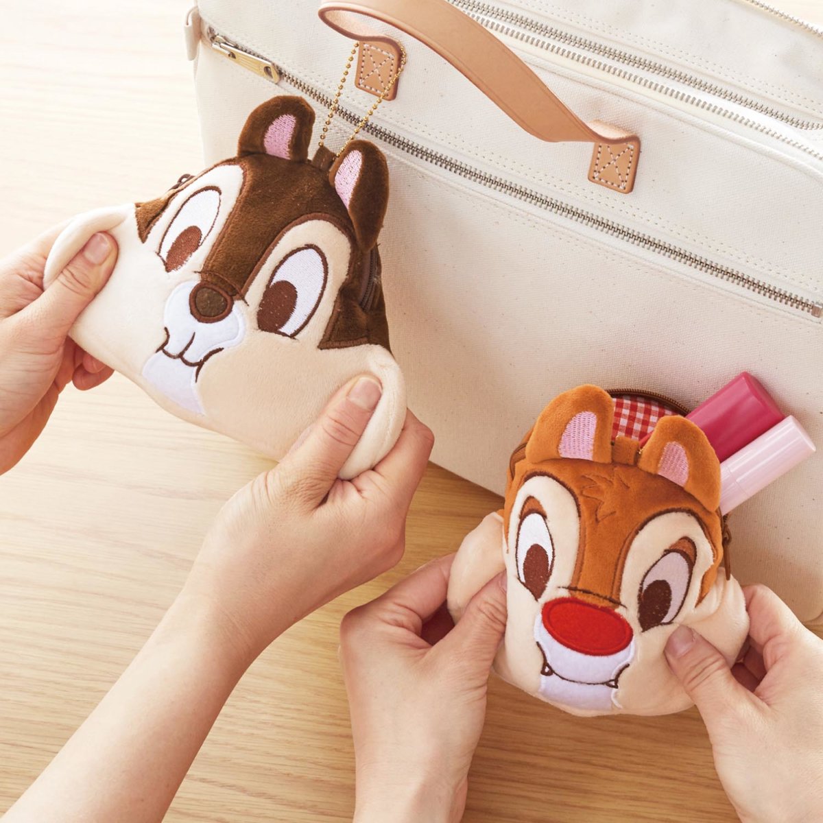 ほっぺもちもちのぬいぐるみポーチ