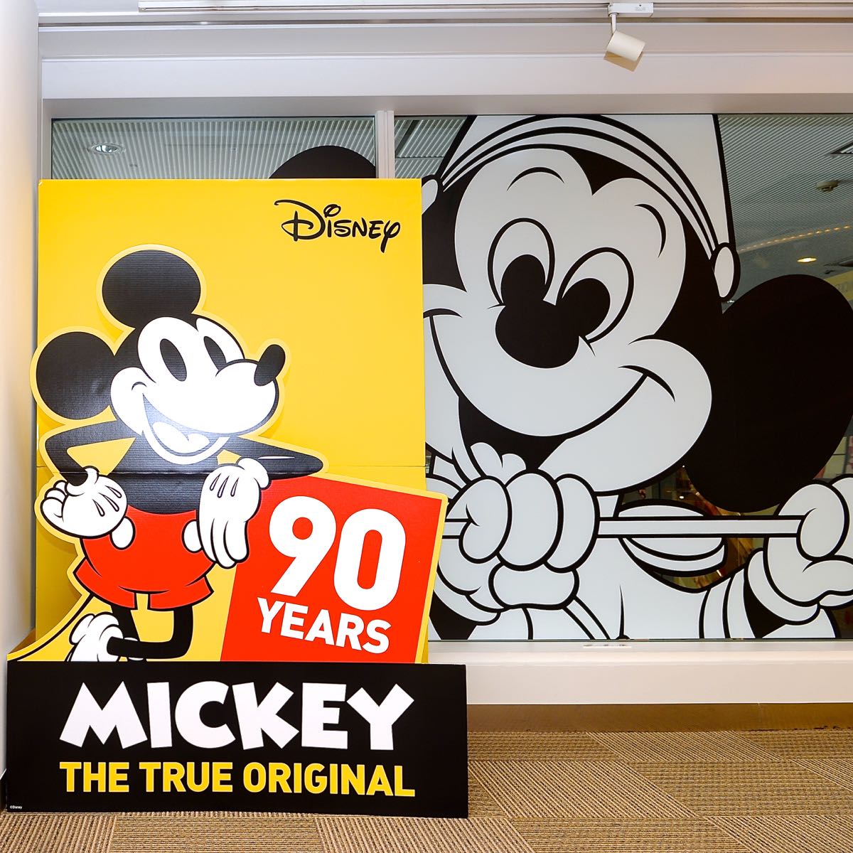 ミッキー90周年記念グッズ満載のスペシャルショップ！Disney MICKEY 