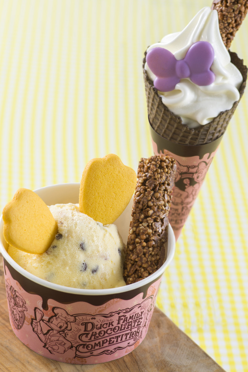 「東京ディズニーリゾート35周年」スペシャルメニュー　ミルクソフトクリーム&チョコレートクランチ　チョコナッツバニラアイス& チョコレートクランチ