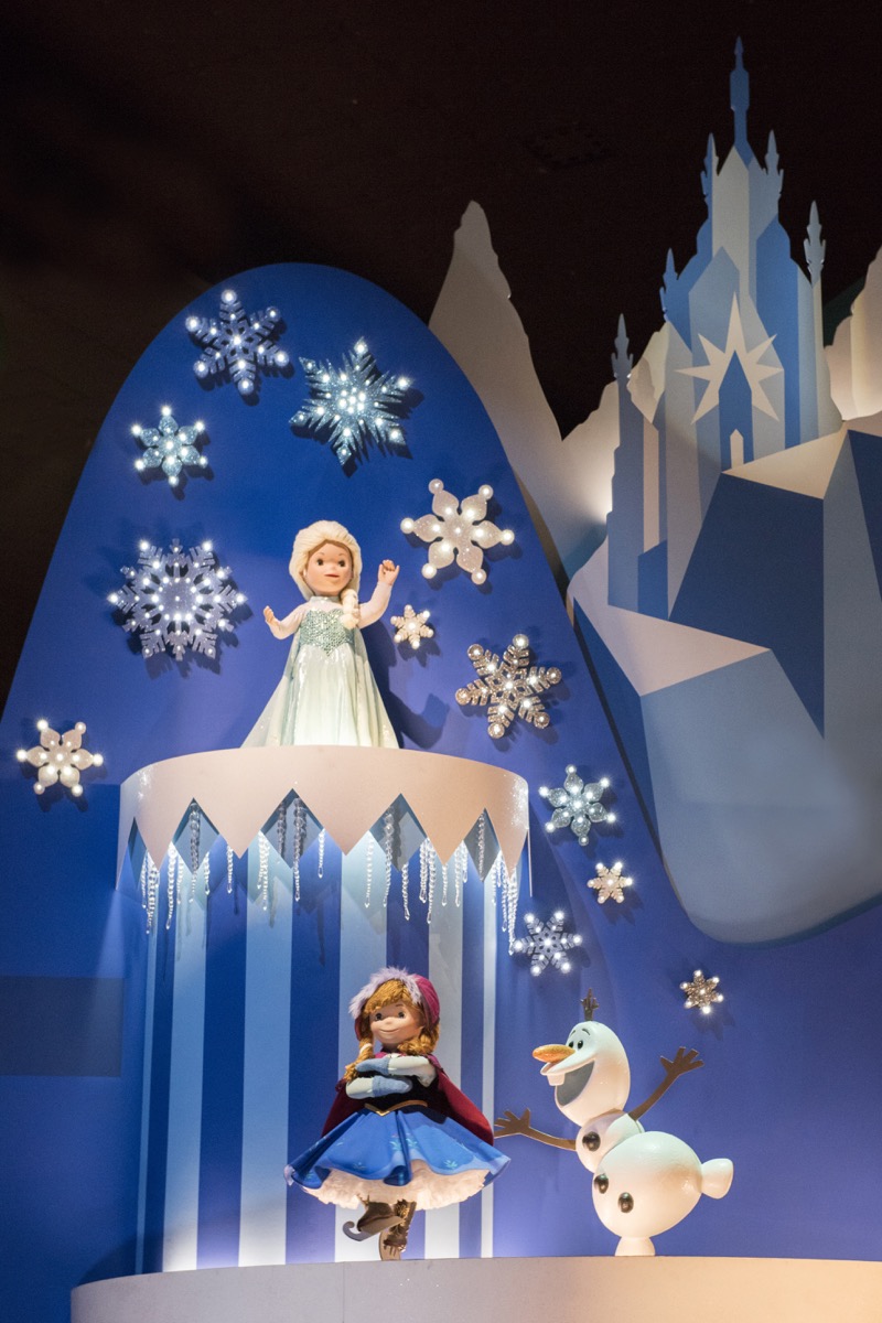 東京ディズニーランド　イッツ・ア・スモールワールド　アナと雪の女王