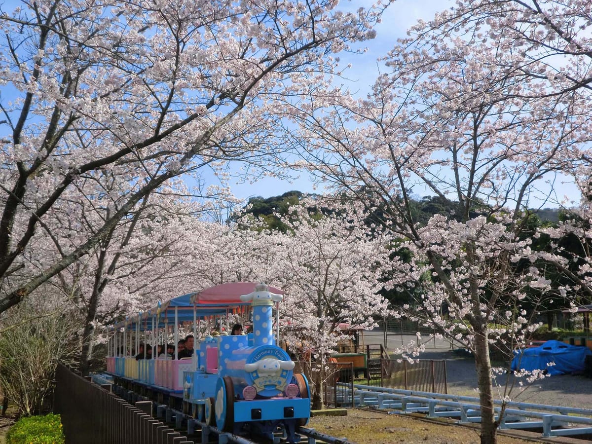 3月下旬～4月上旬は園内各所の約500本の桜も見頃に！