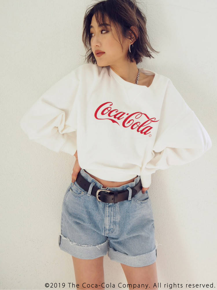 ショート丈が大人可愛いスウェットTシャツ！GYDA「Coca-Cola」アパレルグッズ - Dtimes