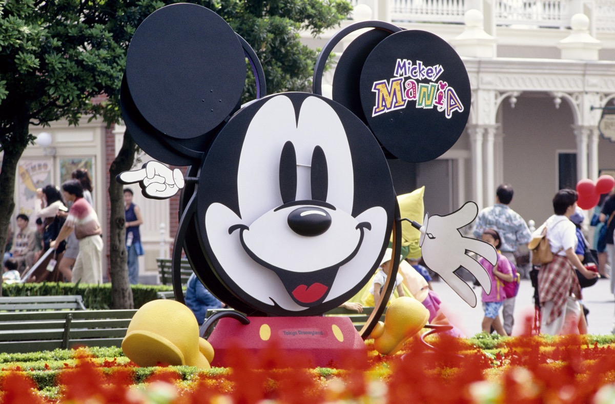 平成7年：ミッキーマウスのキャップやグローブが、パレードに次々と現れた！「ミッキー・マニア・パレード」3