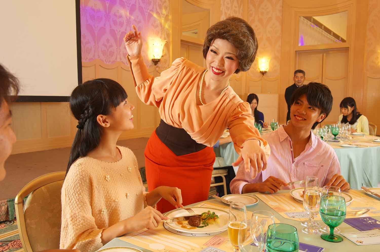 ディズニーアンバサダーホテル「『アット・ザ・テーブル』〜ミセス・ディッシュのテーブルマナーレッスン〜」写真