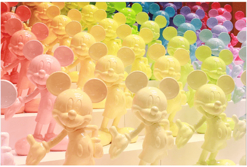 ディズニー ミッキー90周年 マジック オブ カラー　立像