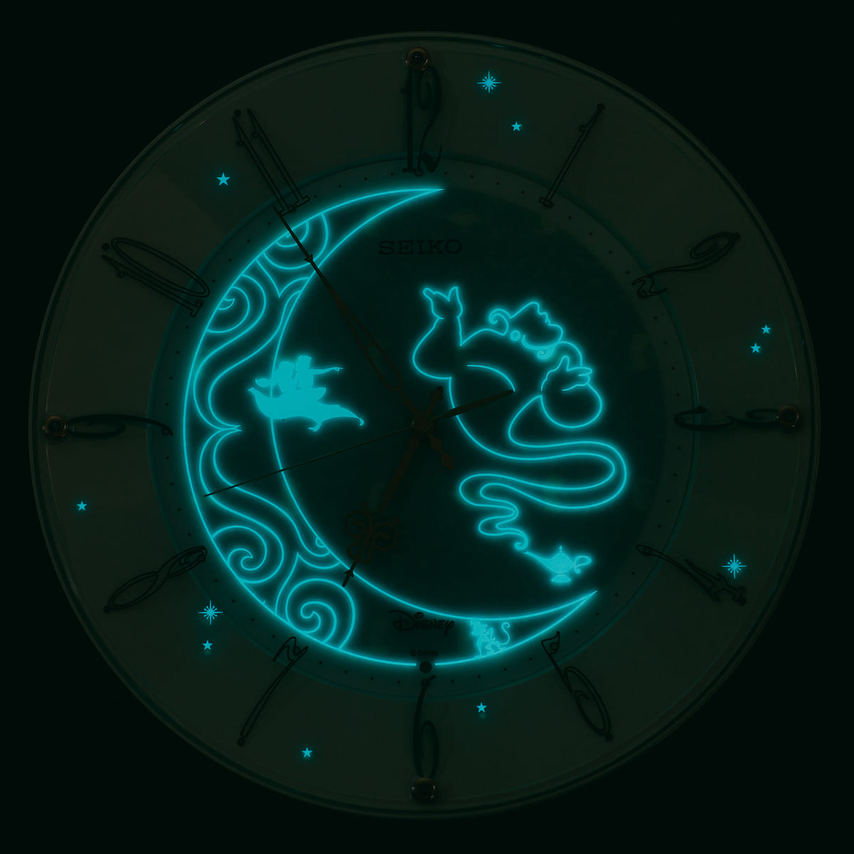 暗くなるとキャラクターが浮かび上がる セイコークロック ディズニー アラジン 掛時計 Dtimes