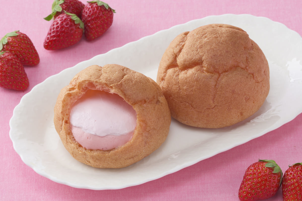 ジャンボシュークリーム(苺の三重奏)