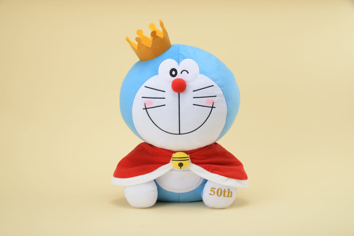 ドラえもん　～50thアニバーサリー～　ギガジャンボクラウンぬいぐるみ