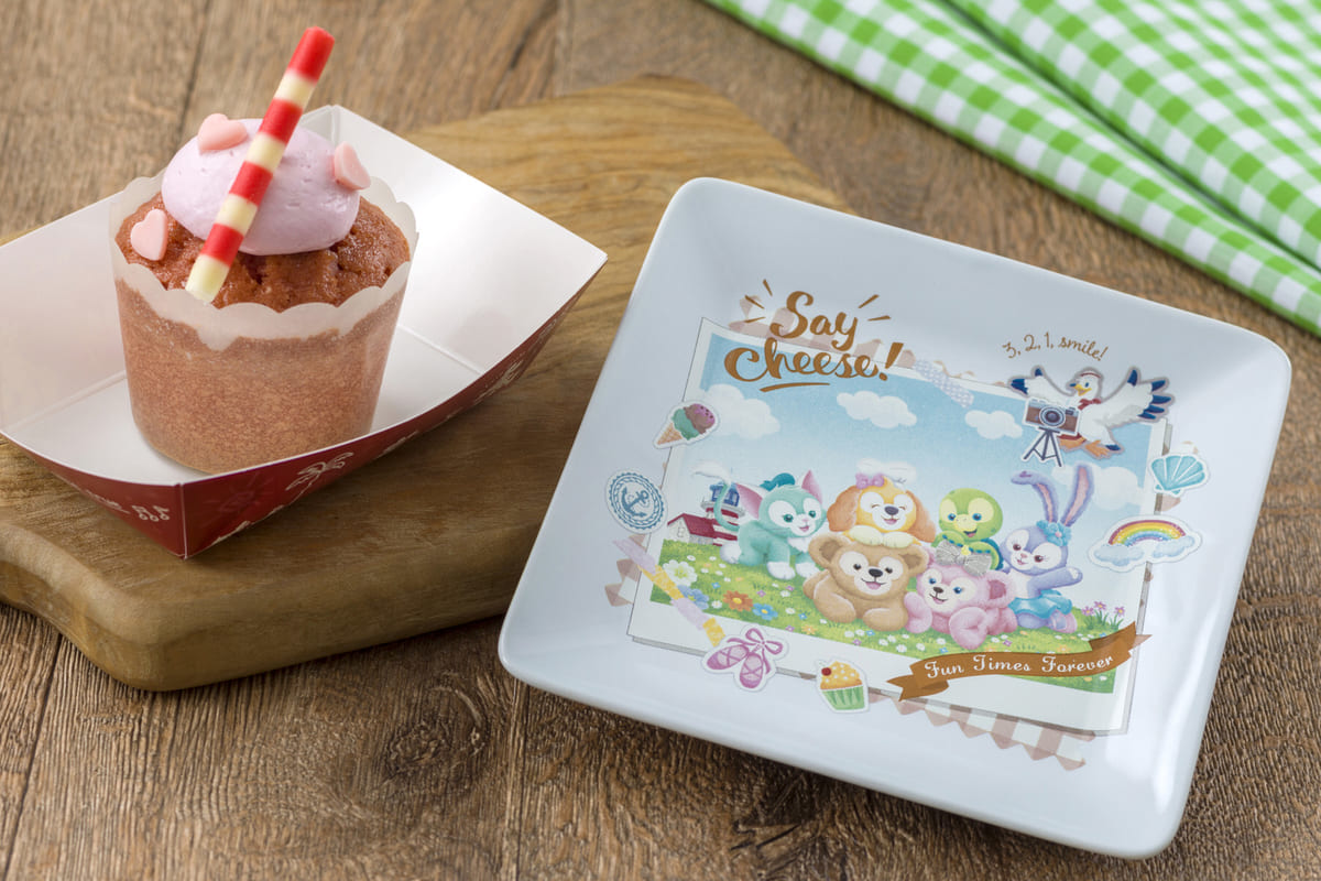 東京ディズニーシー「ダッフィー＆フレンズのSay cheese!」チェリーマフィン、スーベニアプレート付き