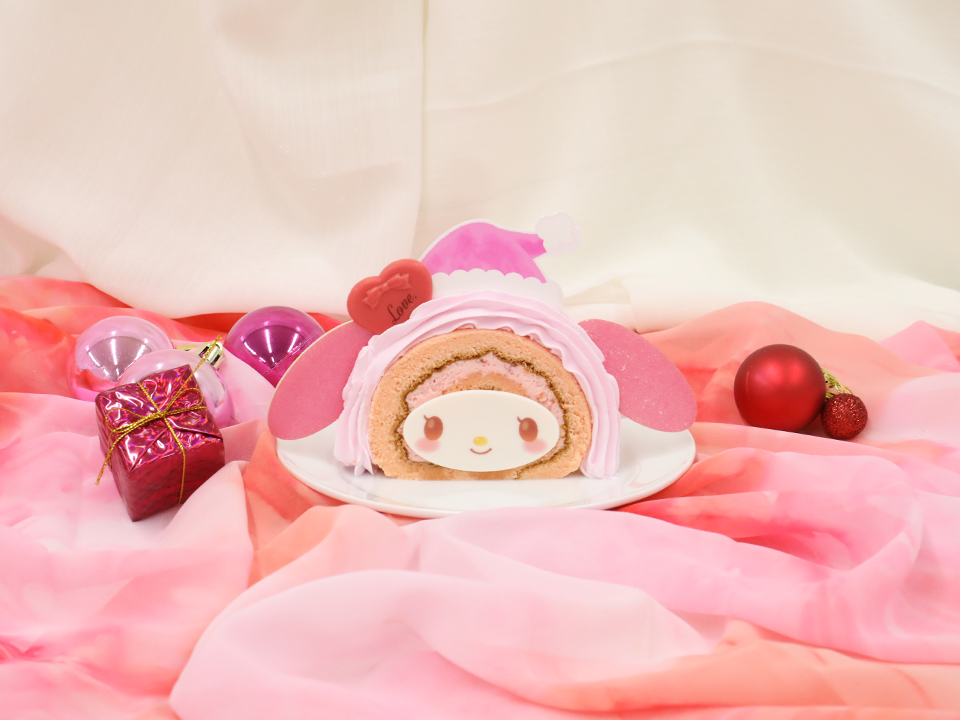 マイメロディのピンクブッシュドノエル風ケーキ