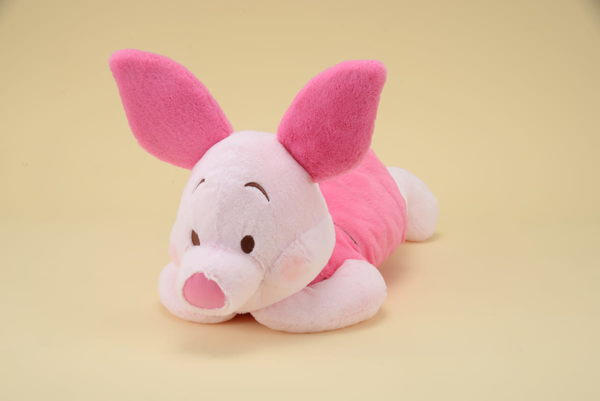 ピグレット　赤いほっぺ　ギガジャンボ寝そべりぬいぐるみ