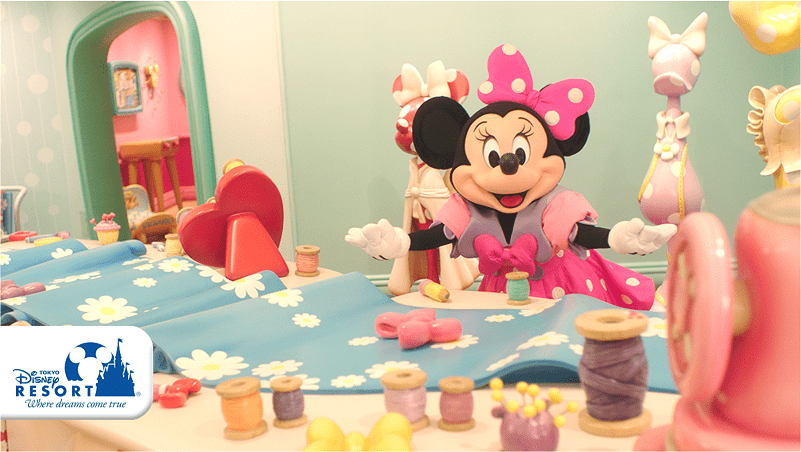 ミニーマウスが「ミニーのスタイルスタジオ」にゲストを招待するスペシャル動画