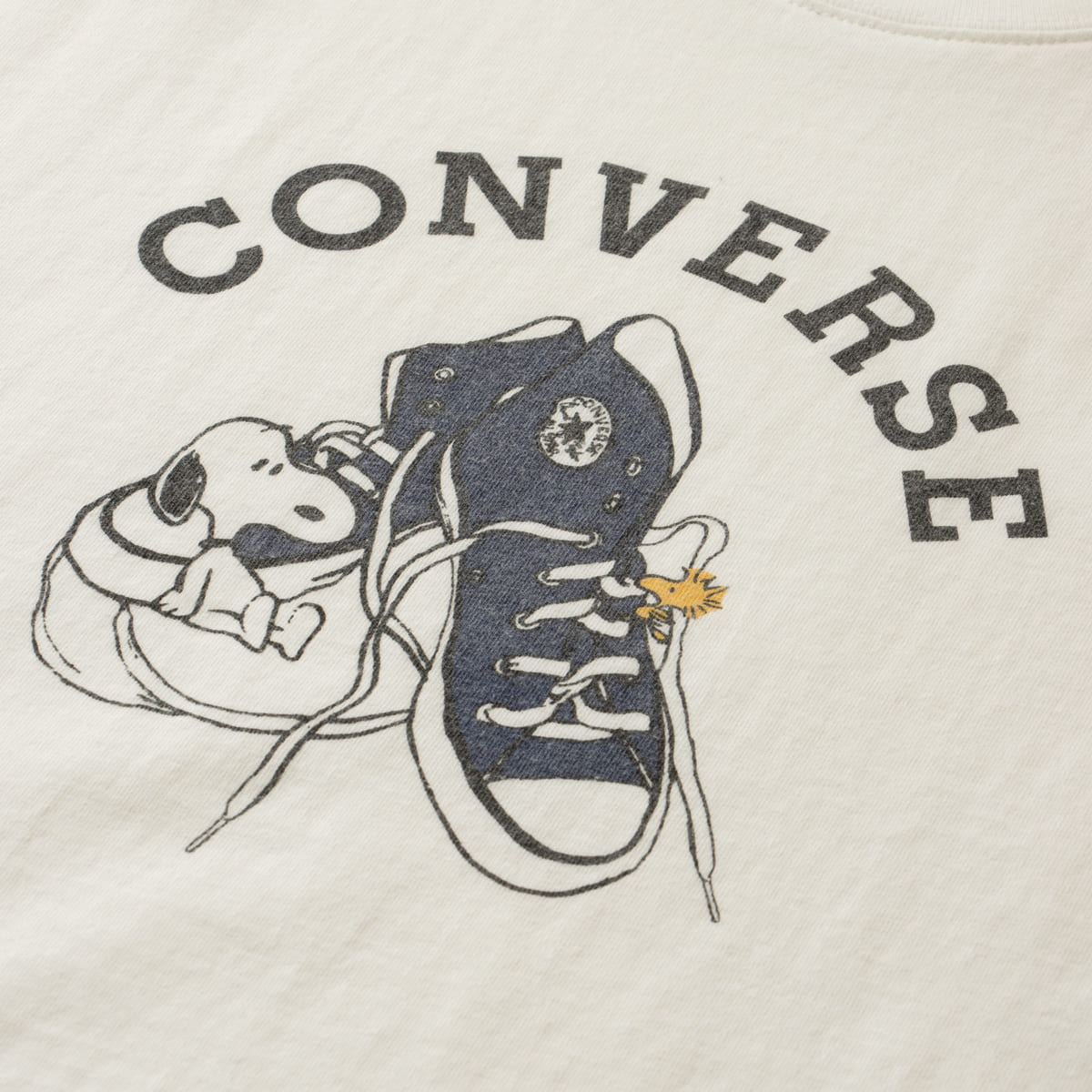 アイコニックな描き下ろしデザインのスヌーピー Plaza Peanuts Converse コラボレーションtシャツ ニフティニュース