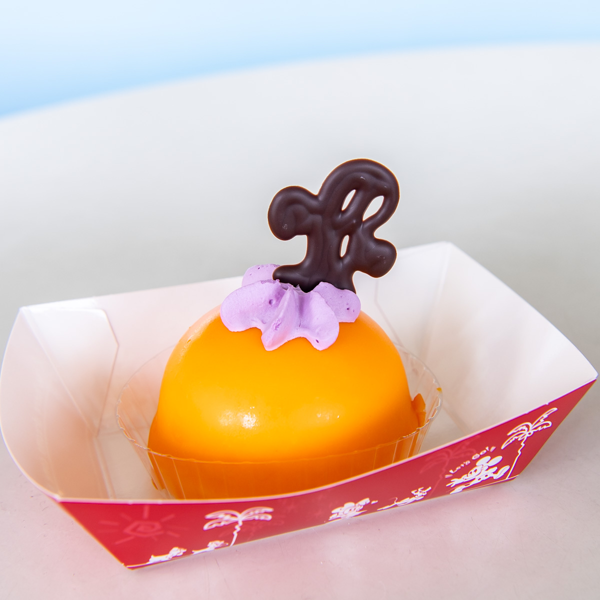 東京ディズニーランド“ディズニー・ハロウィーン2021”オレンジ＆ホワイトチョコムースケーキ、スーベニアプレート付き4