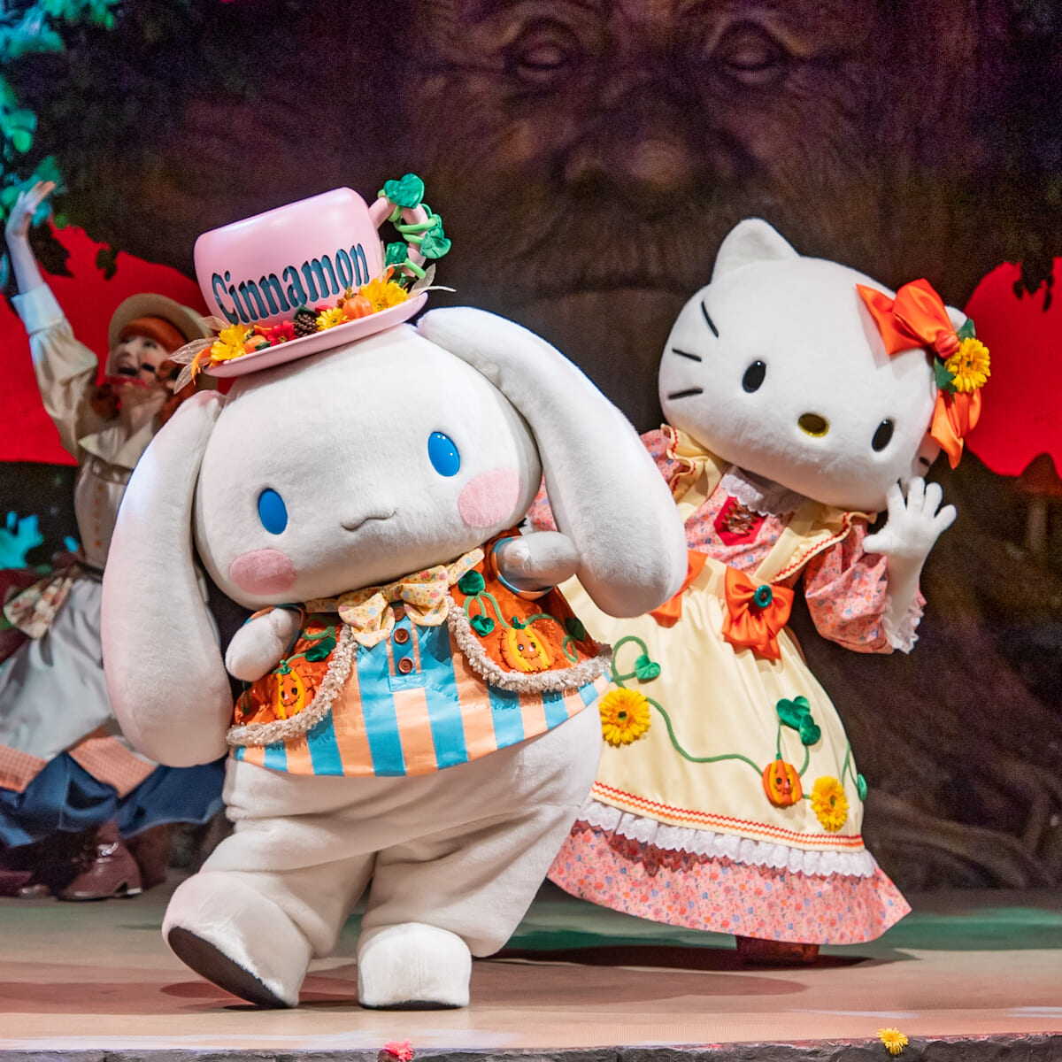サンリオピューロランド「ピューロハロウィン2021」ハローキティ&シナモン