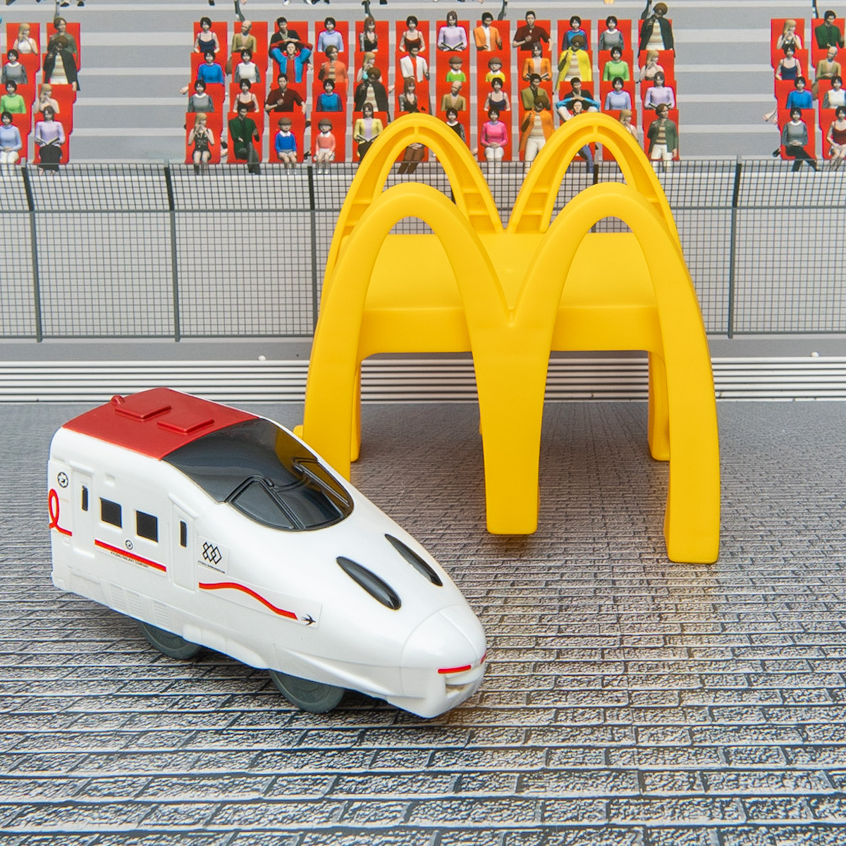 800系新幹線つばめ＆マクドナルドトンネル1