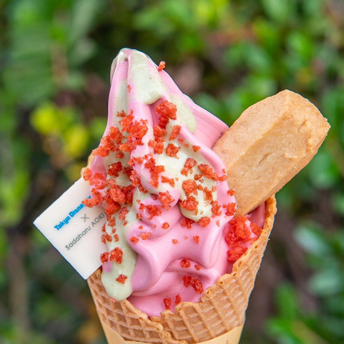 アイスクリームコーン スペシャルソフトクリーム ストロベリーホワイトチョコ ピスタチオソース Dtimes