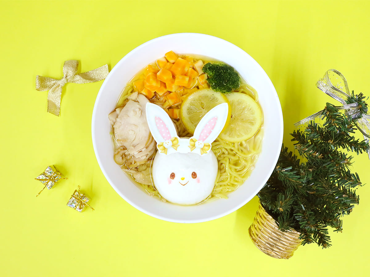 メルのホワイトチキンのレモン醤油ラーメン　背景有り