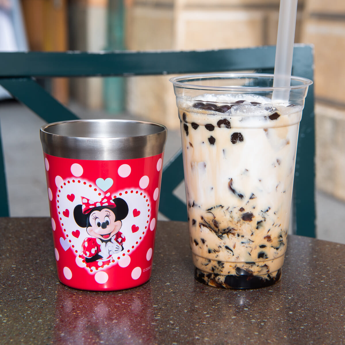 東京ディズニーシー“トータリー・ミニーマウス”スペシャルメニュー「コーヒータピオカラテ、スーベニアタンブラー付き」撮影