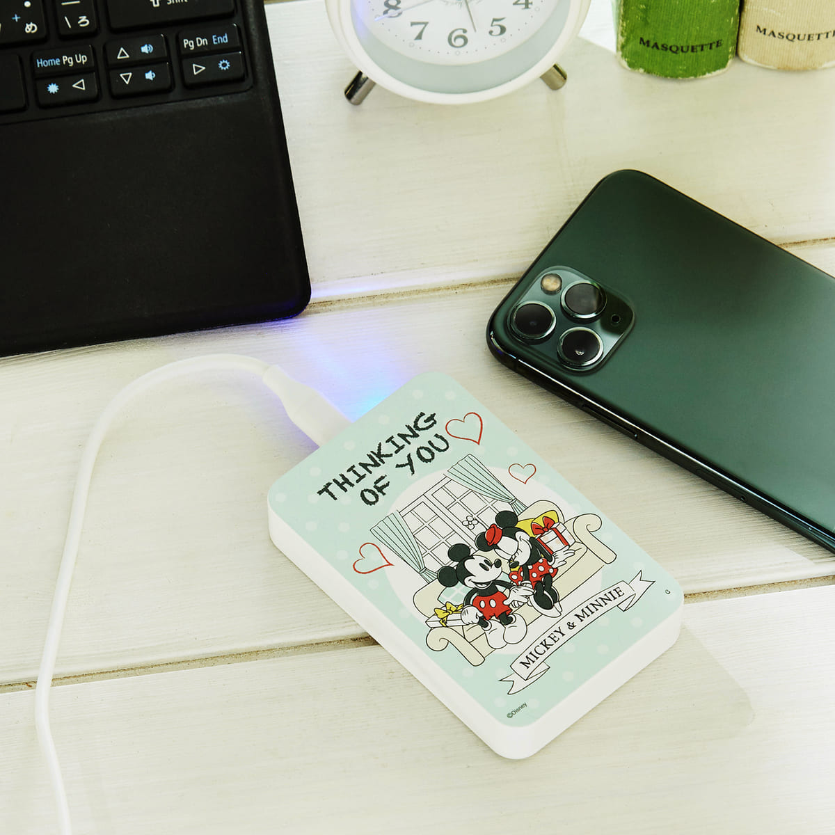 スタンダードな容量の充電器　使用イメージ