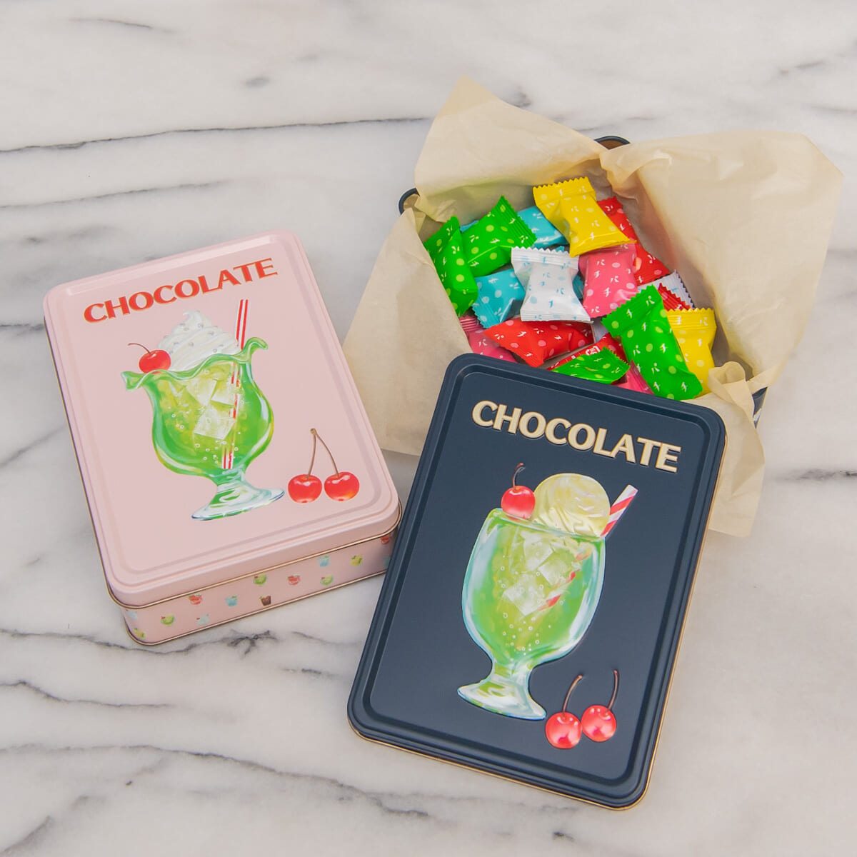 メリーチョコレート「はじけるキャンディチョコレート」アソートメント缶 集合