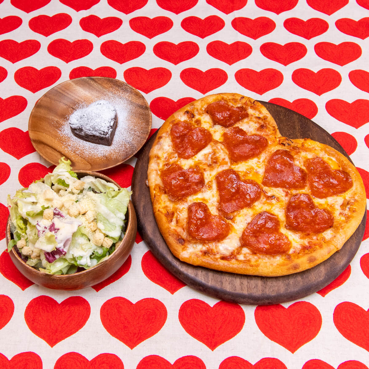 ドミノ・ピザ バレンタイン2022限定「ラブロニピザ（Love’Roni Pizza）」トップ