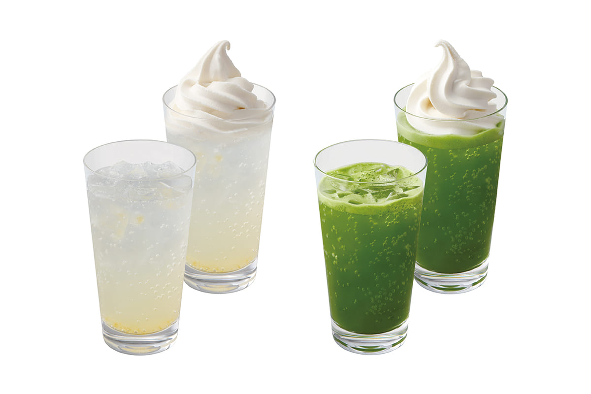 nana's green tea「苺＆抹茶 季節限定グラススイーツ」左から、粒入りレモンソーダ・粒入りレモンソフトソーダ、グリーンティーソーダ・グリーンティーソフトソーダ