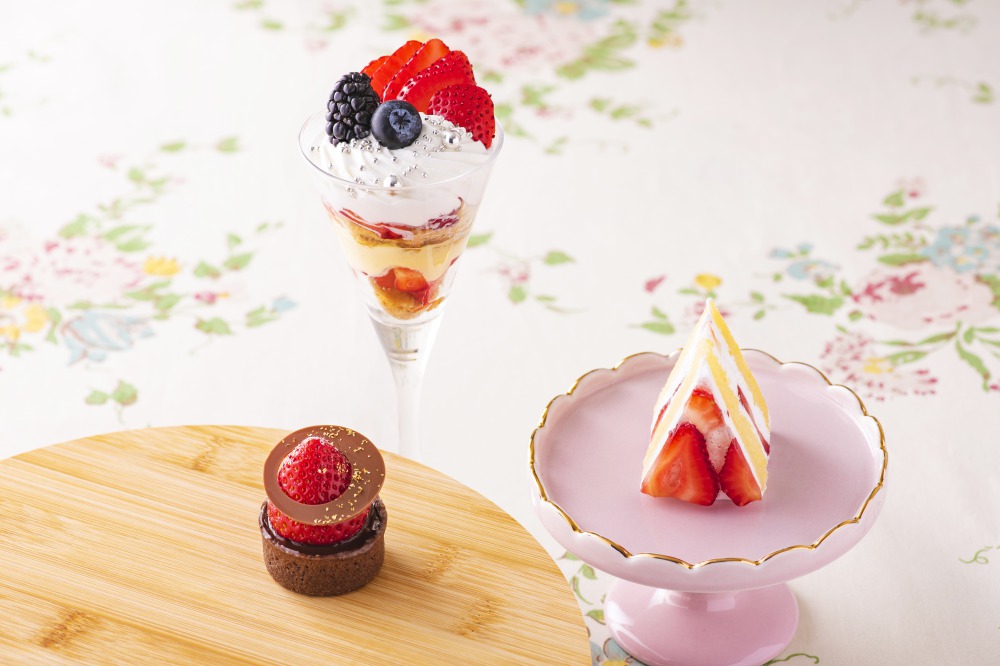 「Strawberry & Sakura Afternoon Tea（ストロベリー&桜 アフタヌーンティー）」デザート1