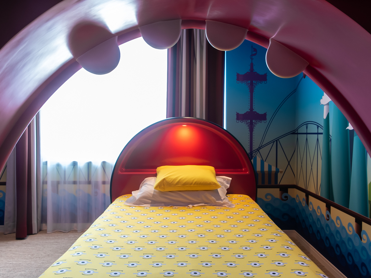 「ミニオンルーム3 ～思い出の遊園地『スーパー・シリー・ファンランド』～」2段ベッド2