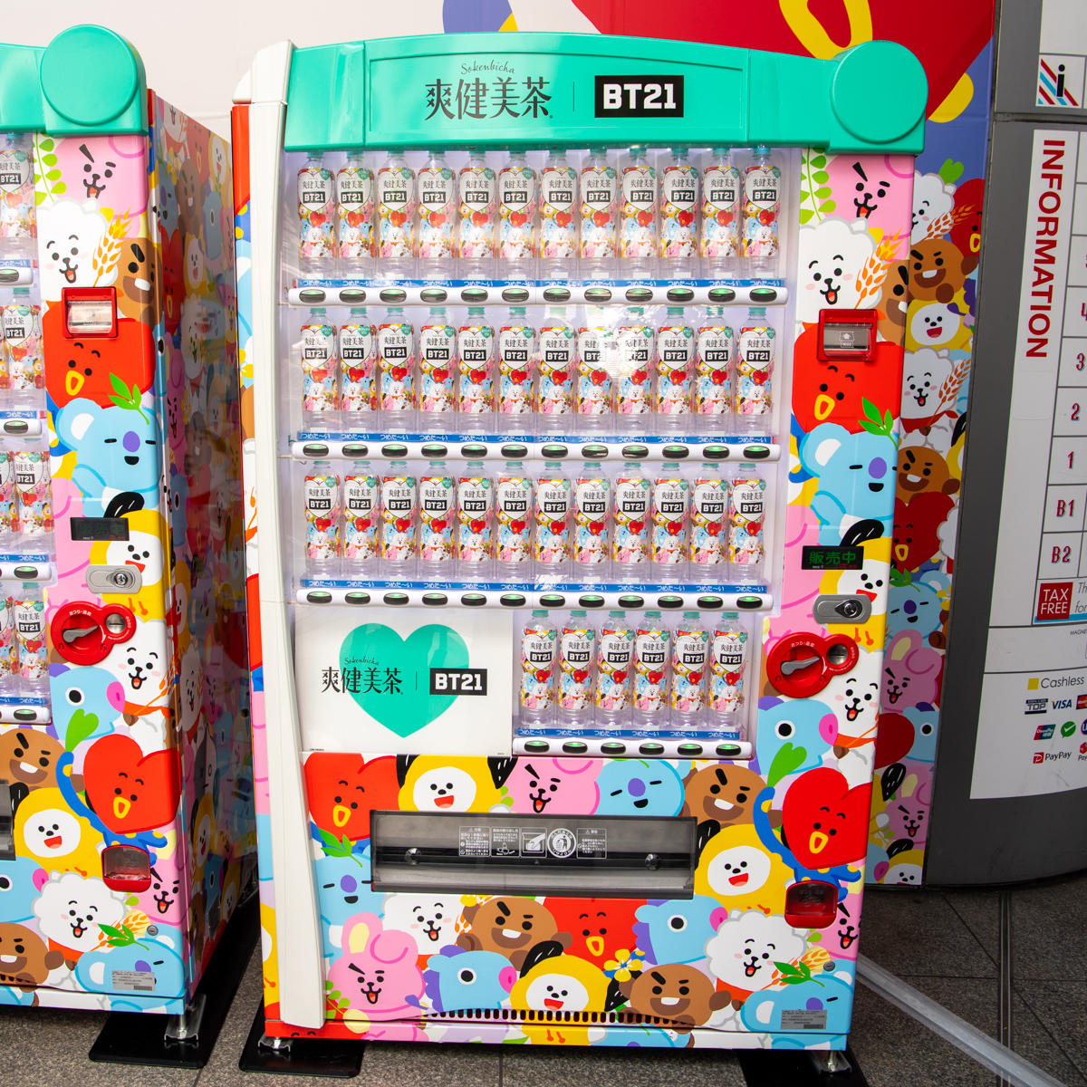 爽健美茶「BT21」限定デザインボトルのサンプリングイベント　自動販売機