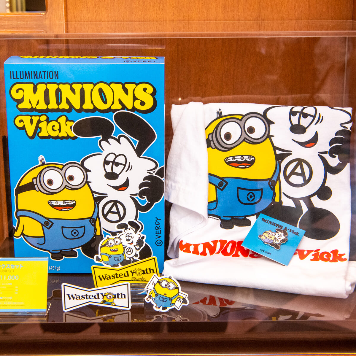 BOX付きTシャツSET(ステッカー&ピンバッチ同封)
