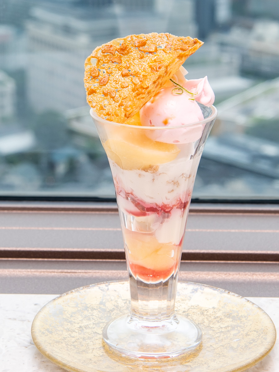 品川プリンスホテル「DINING ＆ BAR TABLE 9 TOKYO」スイーツコース「Peach ＆ Milk」ピーチ＆ミルクパフェ