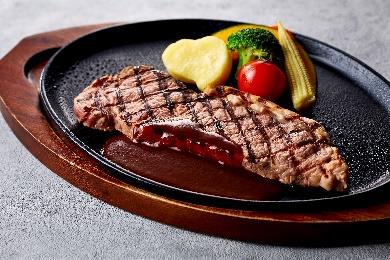 PEANUTS 連載決定を祝う サーロインステーキ
