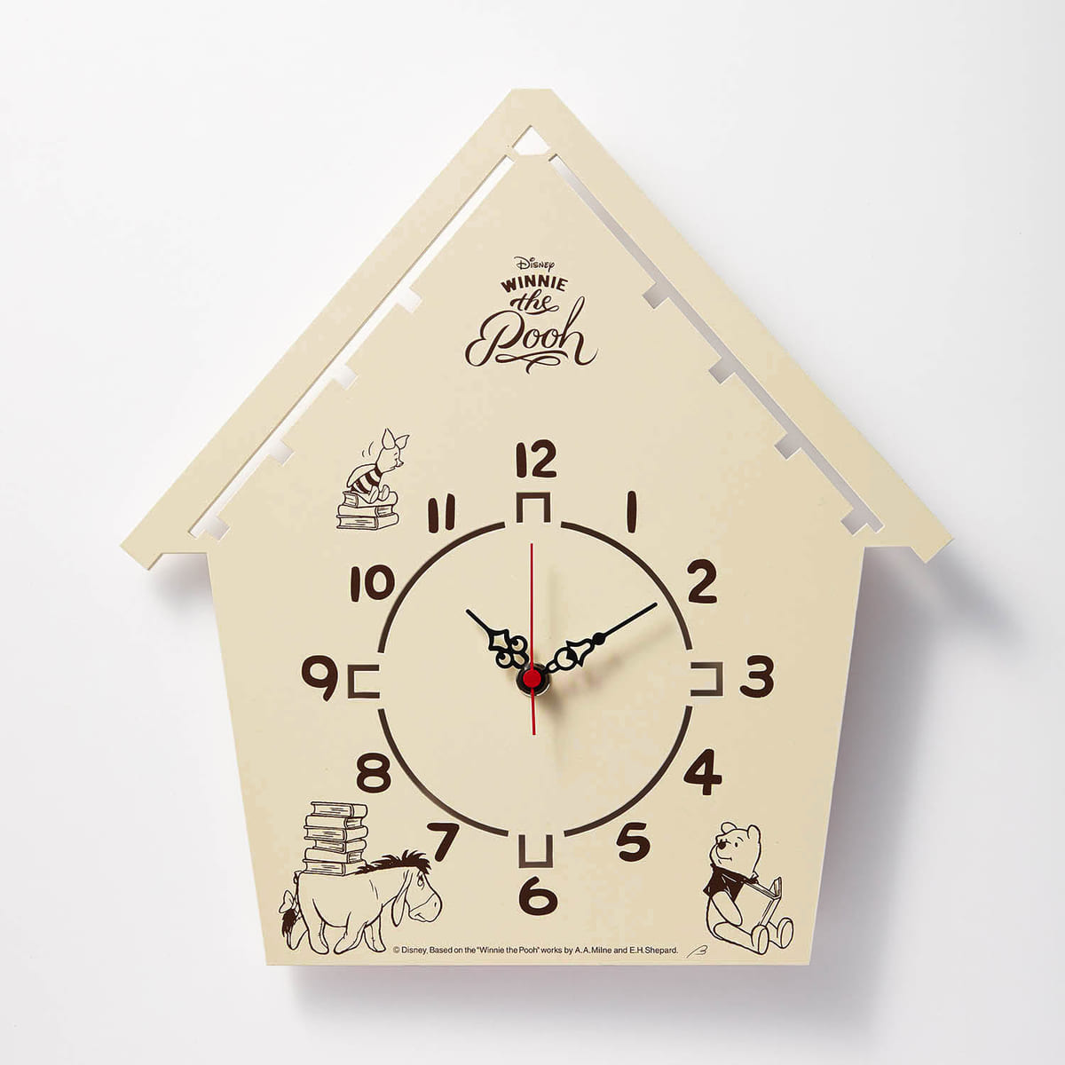 お家のカタチに手書き風タッチのプーさんアート！ベルメゾン ディズニー「木製掛け時計」
